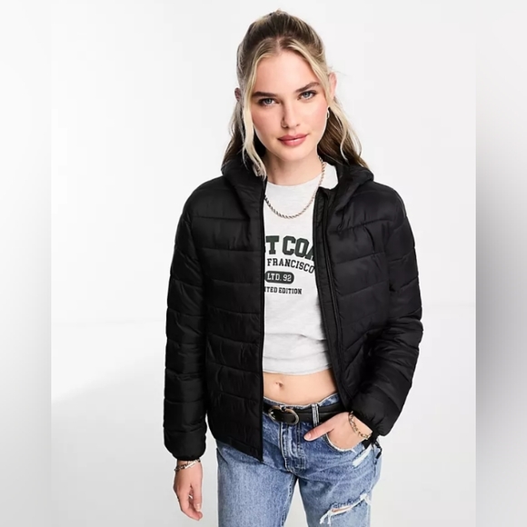 ♠️ Puffer Jacket Black ♠️ - Picture 1 of 4